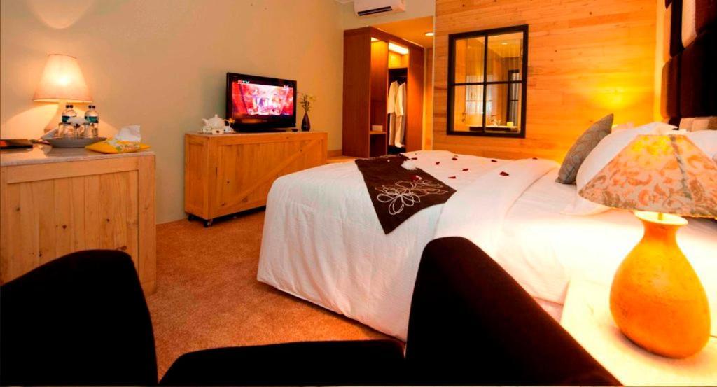 Chara Hotel Bandung Ngoại thất bức ảnh